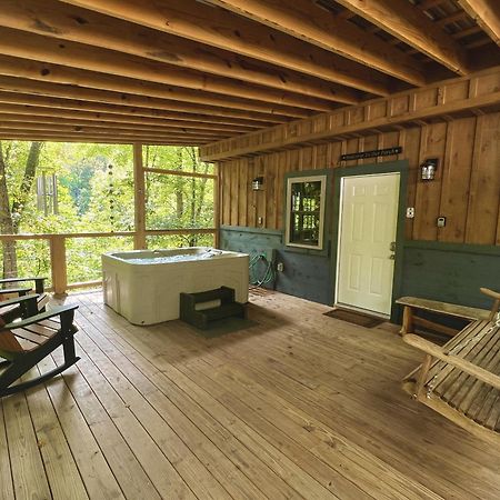 Bigfoots Hideaway Cabin Гетлинбург Екстериор снимка