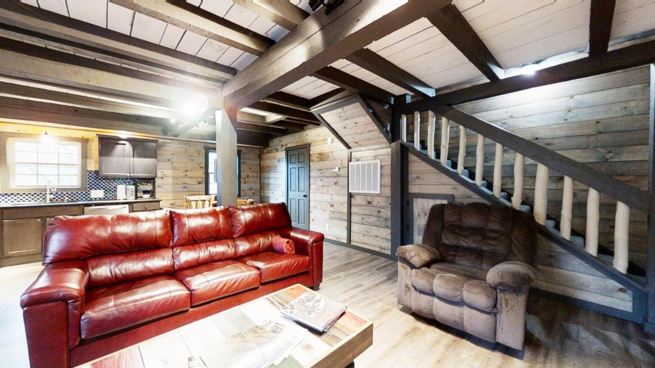 Bigfoots Hideaway Cabin Гетлинбург Екстериор снимка