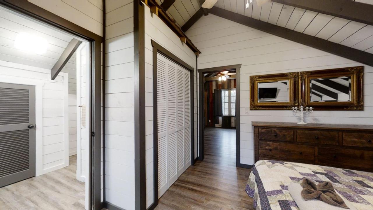 Bigfoots Hideaway Cabin Гетлинбург Екстериор снимка