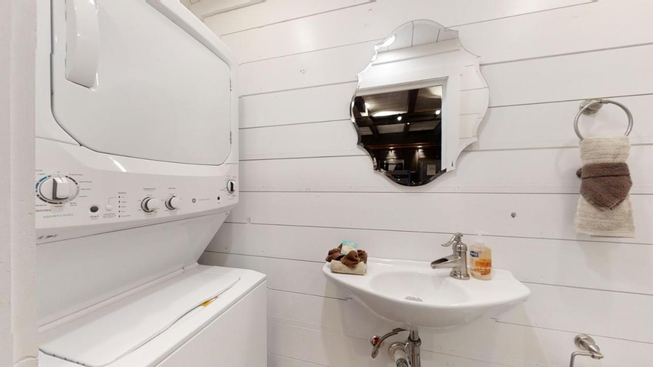 Bigfoots Hideaway Cabin Гетлинбург Екстериор снимка