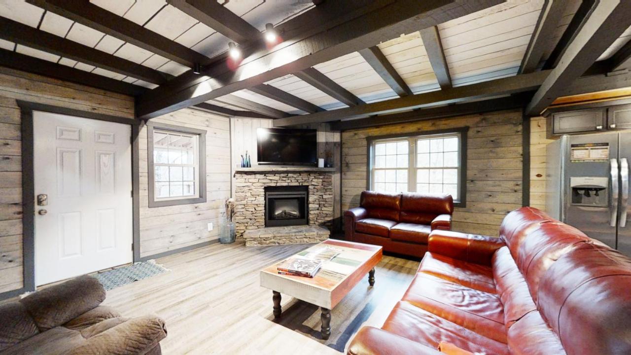 Bigfoots Hideaway Cabin Гетлинбург Екстериор снимка