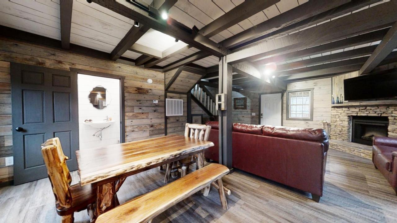 Bigfoots Hideaway Cabin Гетлинбург Екстериор снимка