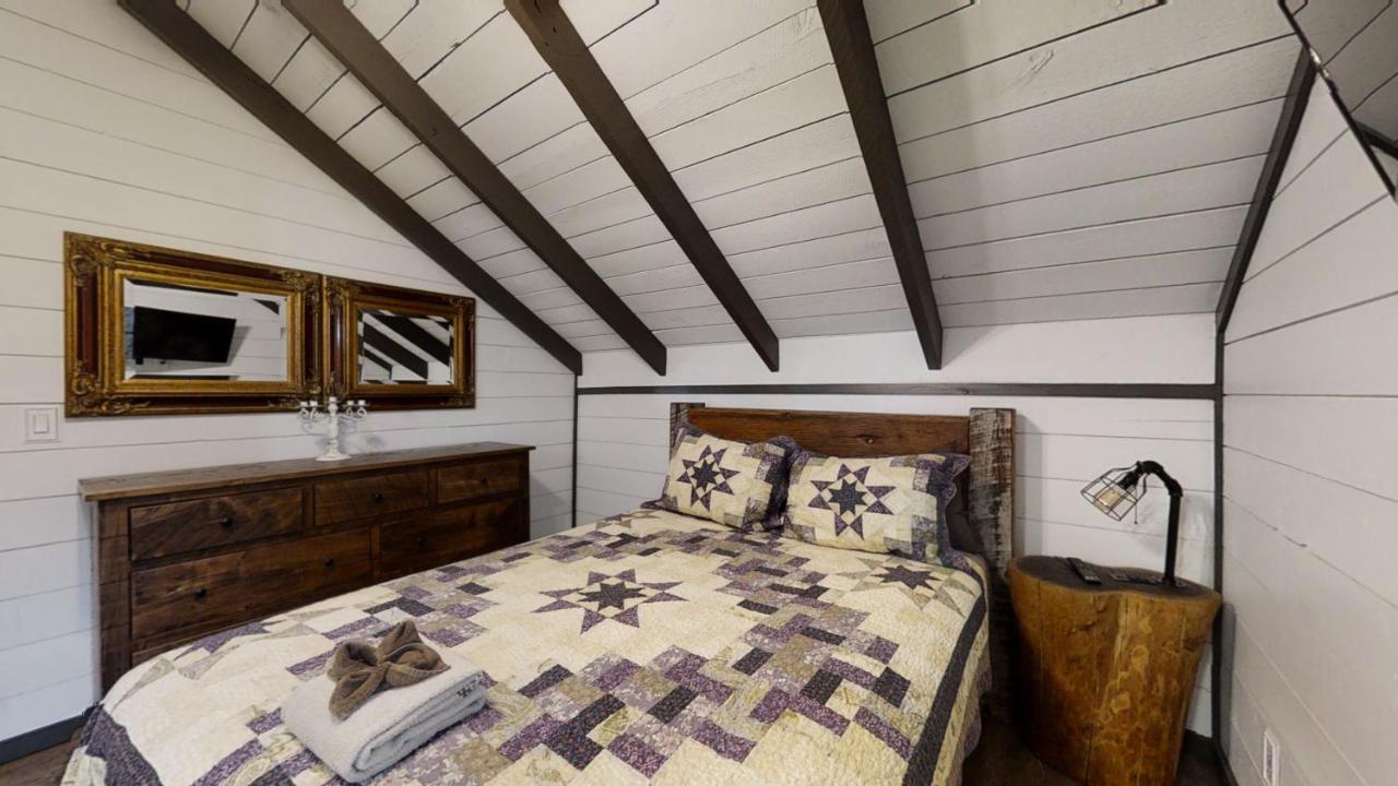 Bigfoots Hideaway Cabin Гетлинбург Екстериор снимка