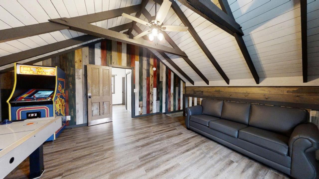 Bigfoots Hideaway Cabin Гетлинбург Екстериор снимка