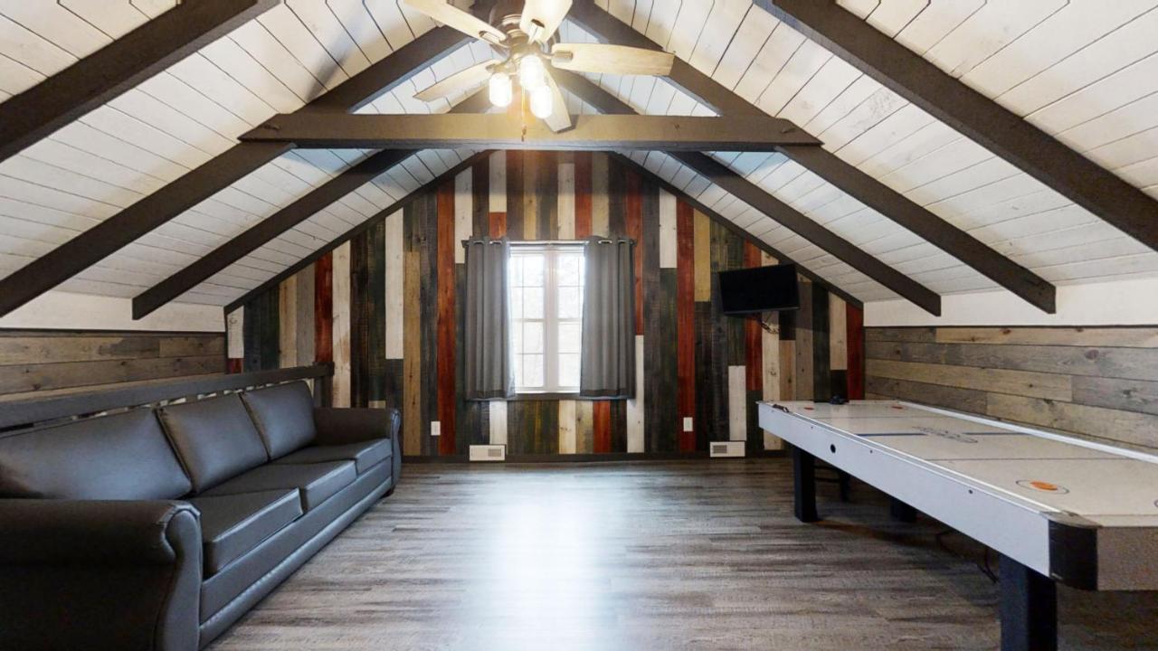 Bigfoots Hideaway Cabin Гетлинбург Екстериор снимка