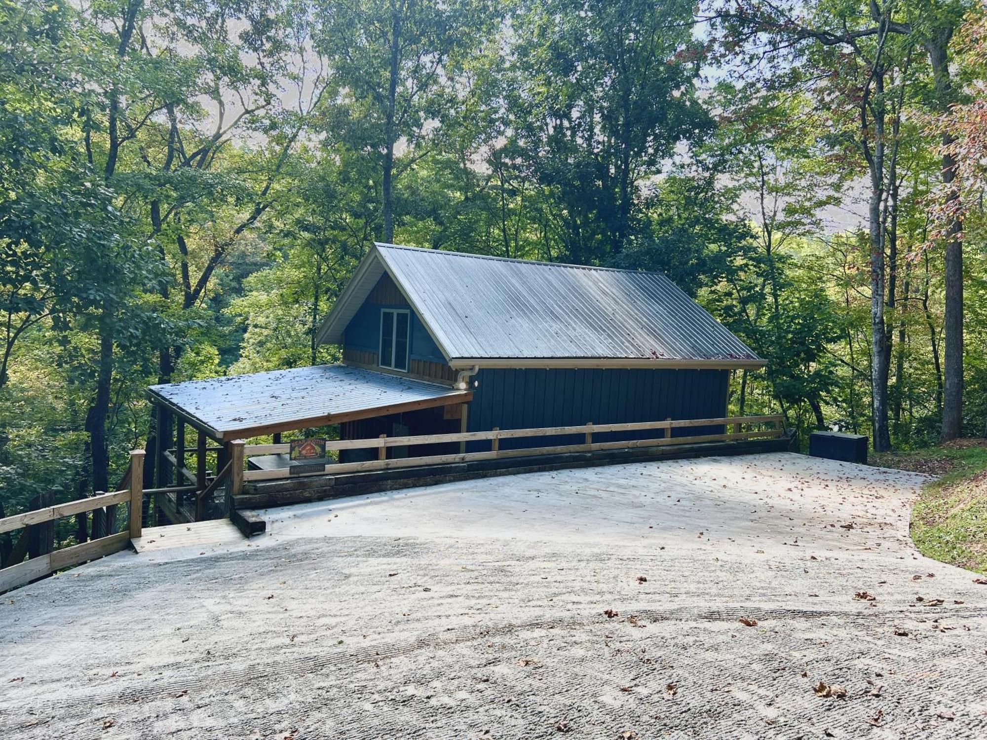 Bigfoots Hideaway Cabin Гетлинбург Екстериор снимка
